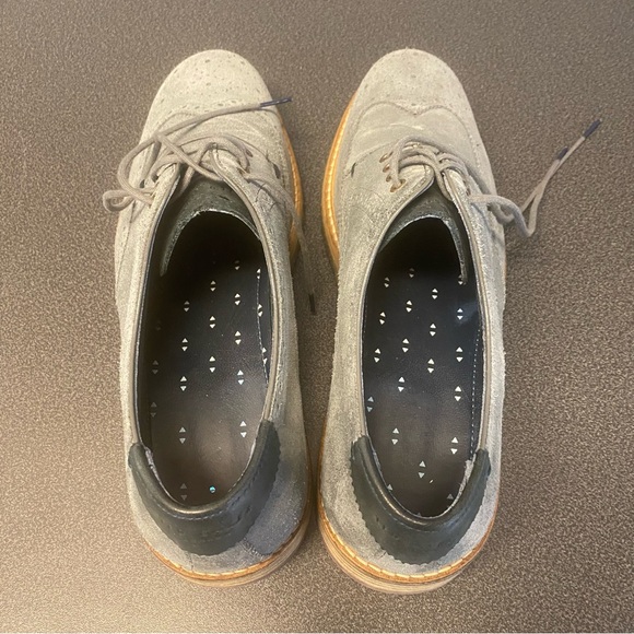 Ted Baker, worn a half dozen times.  Excellent condition as the images show. - Picture 4 of 8